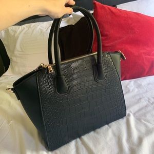 Lulu’s Brand New Black Purse